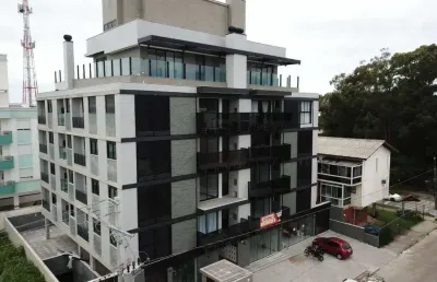 Novo com 3 quartos, sacada com churrasqueira e 1 vaga livre à venda em canasvieiras.