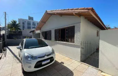À venda | 230 m² construídos, 2 quartos, edícula e 3 vagas de garagem - estreito, em florianópolis.
