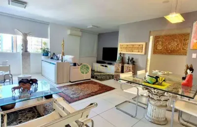 Reformado, andar alto, 3 quartos e 1 vaga de garagem à venda no centro de florianópolis.
