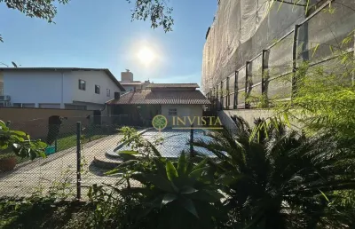 Viabilidade comercial e residencial, área externa com churrasqueira e piscina e 4 quartos à venda em biguaçu próximo ao colégio educar.