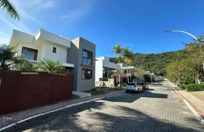 À venda | casa em condomínio fechado de alto padrão com 4 suítes - cachoeira do bom jesus - florianópolis.