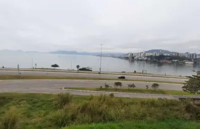 Loja comercial com 96m² e vista mar para locação no estreito .