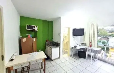 Sala comercial com 1 vaga para locação na trindade.