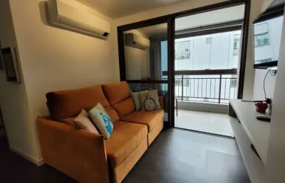 À venda no itacorubi! semi mobiliado, andar alto, vista mar, 2 quartos e 1 vaga.