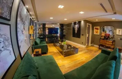 Alto padrão à venda no bairro itaguaçu! 4 quartos, área gourmet com piscina privativa e 4 vagas de garagem.