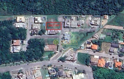 À venda com 384m² em condomínio fechado no campeche!