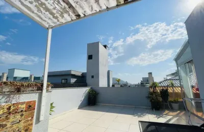 À venda nos ingleses próximo ao mar! terraço privativo, 3 quartos sendo 2 suítes e 2 vagas de garagem.