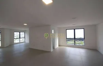 Locação no centro de florianópolis! sala comercial com 72m² privativos e com 1 vaga de garagem.