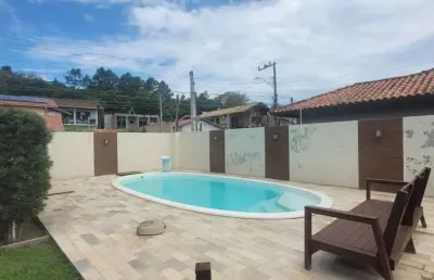 Locação na praia dos ingleses! 3 quartos, semi mobiliado e 4 vagas de garagem.