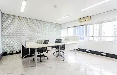 Ampla sala comercial com 3 vagas à venda no ceisa center.