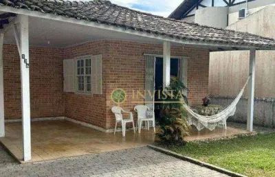 À venda na praia de canasvieiras! 3 quartos, 150 metros do mar, ótima localização e 2 vagas de garagem.