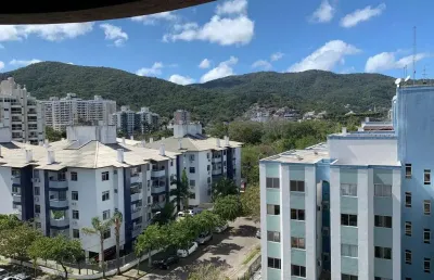 À venda no itacorubi! 2 quartos, semi mobiliado, sacada e 1 vaga de garagem.