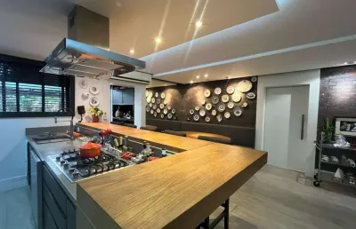 À venda | 325 m², mobiliado, 4 quartos (2 suítes) e 3 vagas de garagem - centro, em florianópolis.