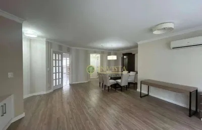 Semi mobiliado com 4 quartos e 2 vagas - à venda no centro de florianópolis.