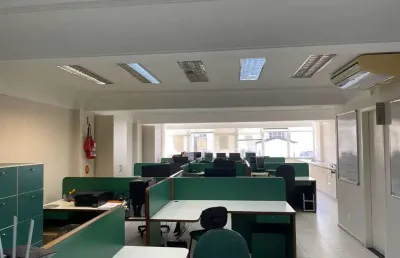 Sala comercial mobiliada e com 106m² - à venda no centro de florianópolis.