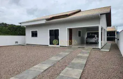 À venda em condomínio fechado na praia de fora! casa com 3 quartos, espaço gourmet e 2 vagas de garagem.