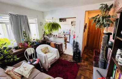 À venda no bairro estreito! 2 quartos, vista mar e 1 vaga de garagem.