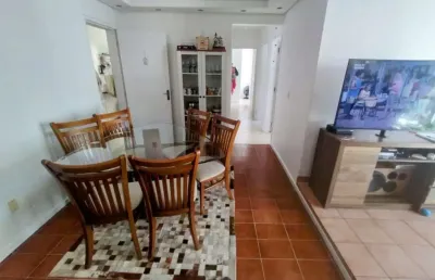 À venda no centro de florianópolis! 3 quartos, sacada com vista mar e 1 vaga de garagem.