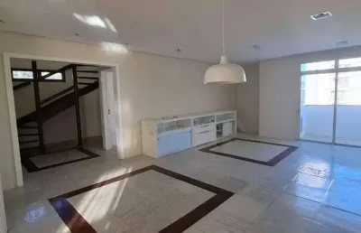 Duplex no centro de florianópolis! 4 quartos, terraço privativo e 2 vagas de garagem.
