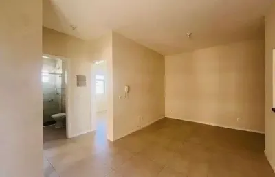 À venda no bairro estreito! 2 quartos, sacada e 1 vaga de garagem.