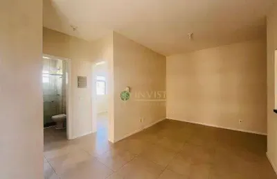 À venda no bairro estreito! 2 quartos, sacada e 1 vaga de garagem.