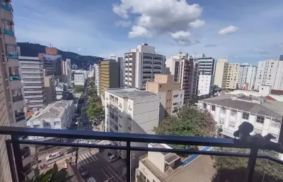 À venda | andar alto, 4 quartos, sacada com churrasqueira e 2 vagas de garagem - ao lado do angeloni no centro, em florianópolis.
