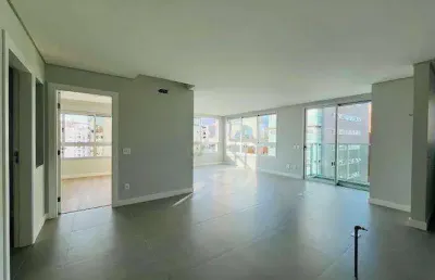 À venda | 121 m², sacada com churrasqueira, 3 quartos e 2 vagas de garagem - centro, em florianópolis.