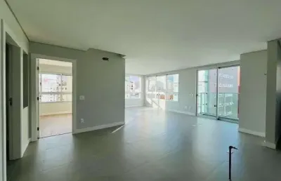 À venda | 121 m², sacada com churrasqueira, 3 quartos e 2 vagas de garagem - centro, em florianópolis.