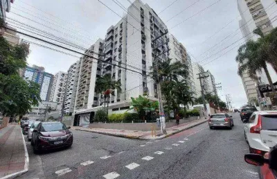 Locação | 82,97 m², semi mobiliado, 3 quartos e 1 vaga de garagem - centro, próximo ao colégio catarinense.