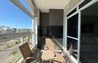 À venda | 120 m², sacada com churrasqueira, mobiliado. 3 quartos e 2 vagas - praia de jurerê internacional, em florianópolis.