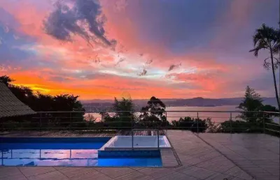 Locação | 420 m², piscina privativa, vista mar, 4 quartos - morro da cruz, em florianópolis.