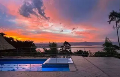 À venda |  420 m², piscina privativa, vista mar, 4 quartos - morro da cruz, em florianópolis.