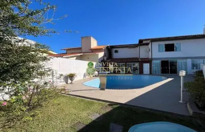 Casa de alto padrão, com terraço e vista parcial mar à venda na agronômica.