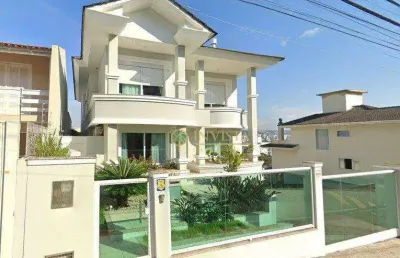 Alto padrão no bairro itaguaçu! piscina, hidromassagem, 4 quartos, vista mar, 505m² e 7 vagas de garagem.