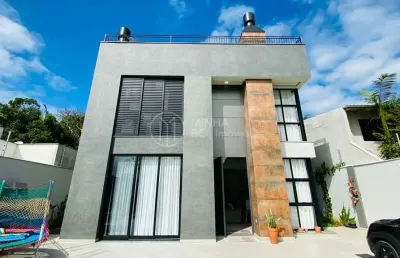 Casa com 3 quartos à venda na Rua Napoleão Vieira, 717, Praia do Estaleiro, Balneário Camboriú