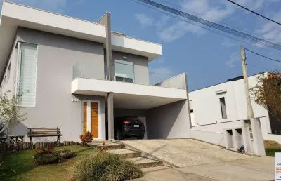 Residência espaçosa e confortável no condomínio central park - casa dos sonhos com energia solar
