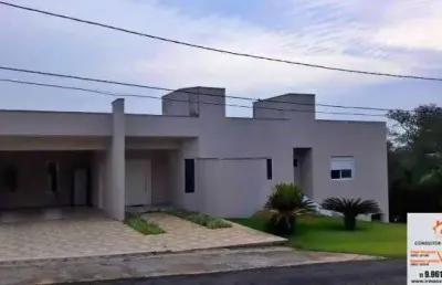 Linda casa, no condomínio haras são luiz , tranquilo com um lindo bosque , lago e playground