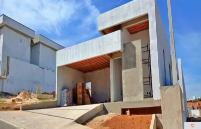 Casa em um dos condomínios mais bem localizados de itu, caso com 202 metros quadros de construção em um terreno de 360m² composta com3 suítes,