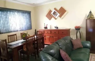 Casa com  quatro dormitórios, sendo uma suíte com armário planejados com banheira e ar condicionado, excelente localização na cidade de itu .