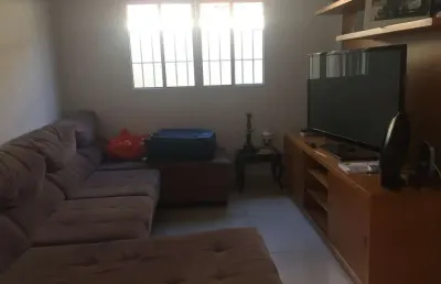 Imóvel com excelente localização ao lado de centro de itu possui  possui 2 quartos , sala cozinha , banheiro social , churrasqueira  moveis planejados