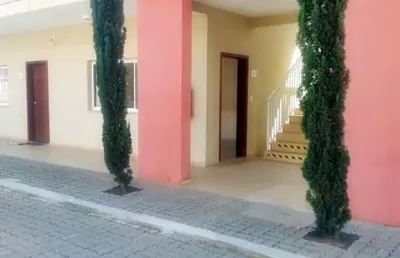 Apartamento térreo, estilo americano, extremamente bem arejado e claro , está mobiliado