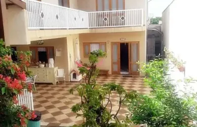 Linda casa em um dos mais bem localizado bairro da cidade a 2 minutos do shopping.