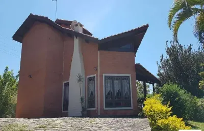 Linda casa , local privilegiado dentro do condômino santo antônio