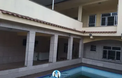 Casa de 1º linha próx shopping outlet premium 2 suítes e piscinas