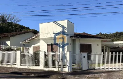 Linda casa a venda com 4 quartos no bairro glória em joinville/sc
