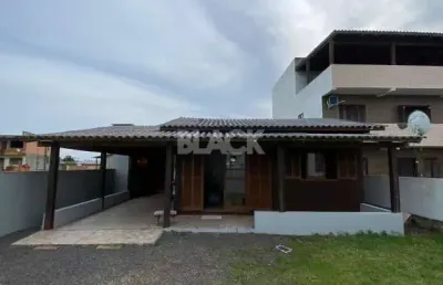 Casa com 2 quartos à venda na Rua Oscar Nunes Machado, 355, Igra Sul, Torres