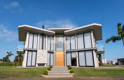Casa de 05 quartos à venda no ocean side em torres rs
