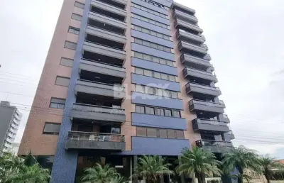Apartamento com sacada aberta e vista para o mar em torres rs