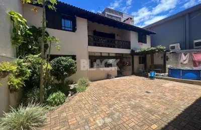 Casa residencial com 10 quartos no bairro centro em torres rs