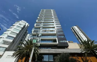 Apartamento com sacada aberta e com vista para praia em torres rs